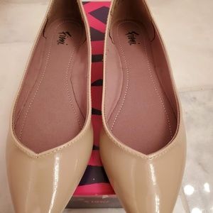 NWOT Fioni Women's Eva Nude Flats